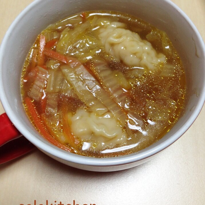 白菜とニンジンの中華スープ餃子